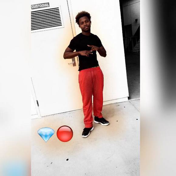 Meet your Posher, Davion - Picture 1 of 1